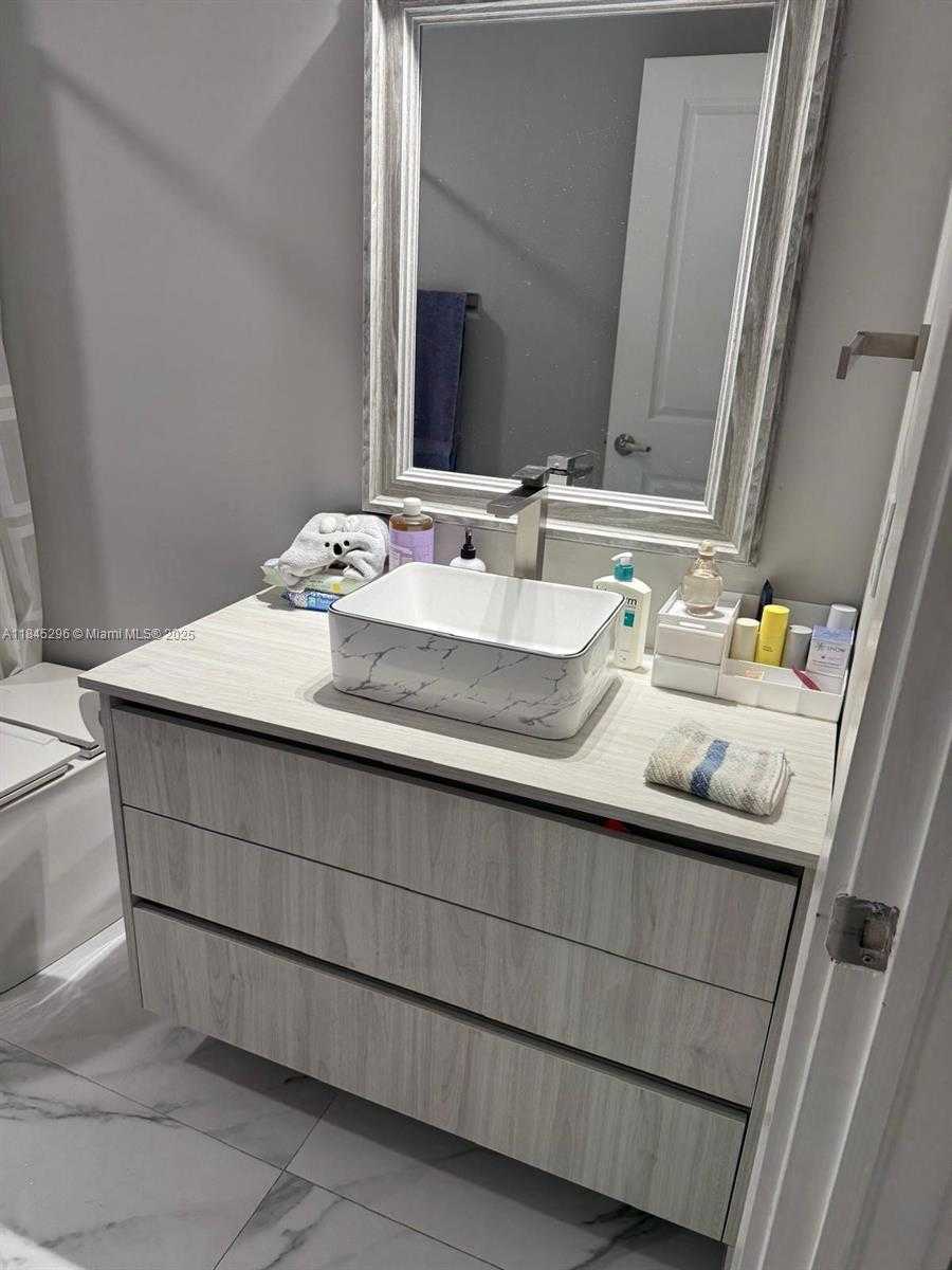 Small Image of 275 NORTH EAST 18TH ST #1405, Miami Number 26