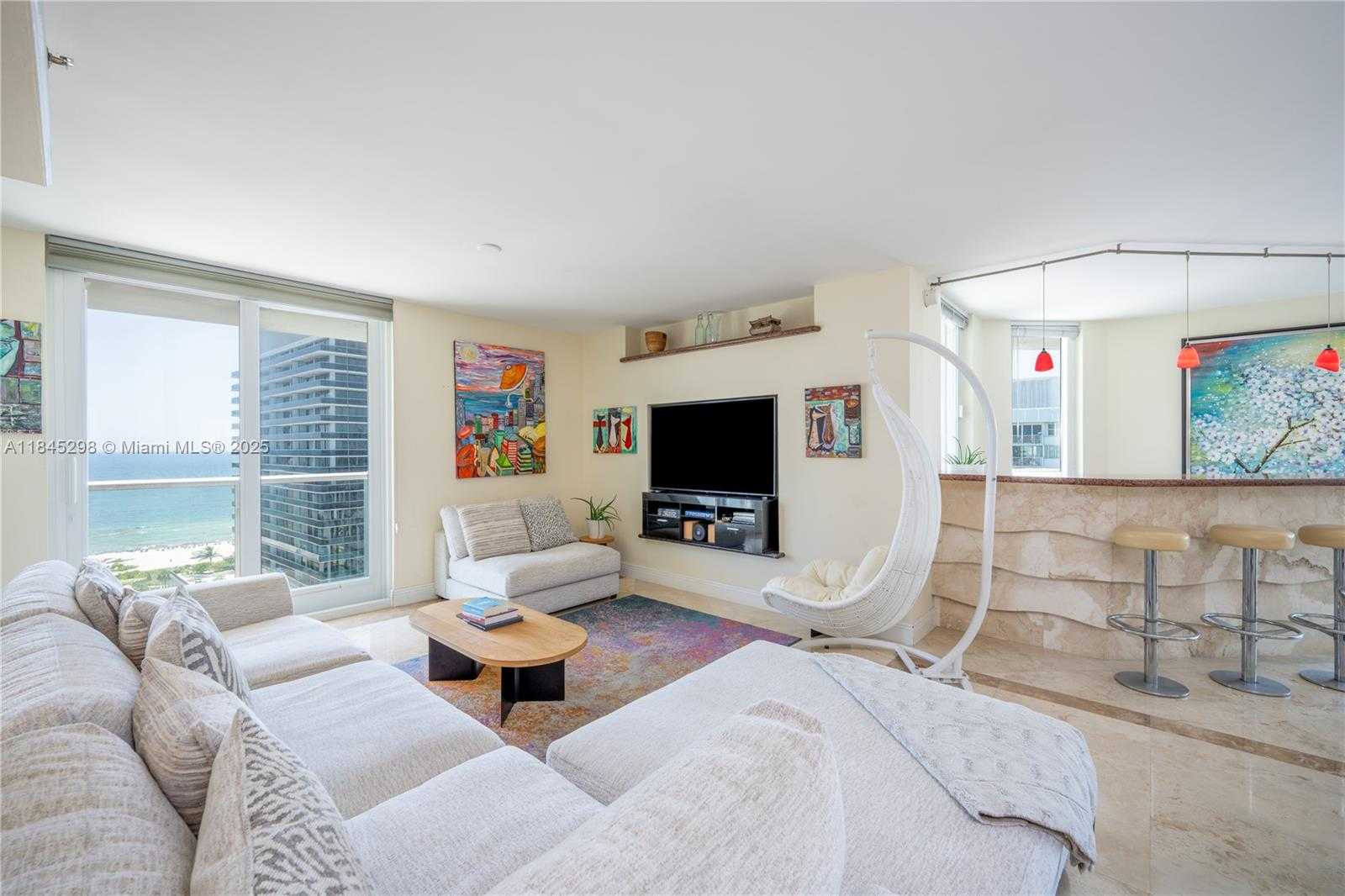 Small Image of 5900 COLLINS AVE #1701, Miami Beach Number 17