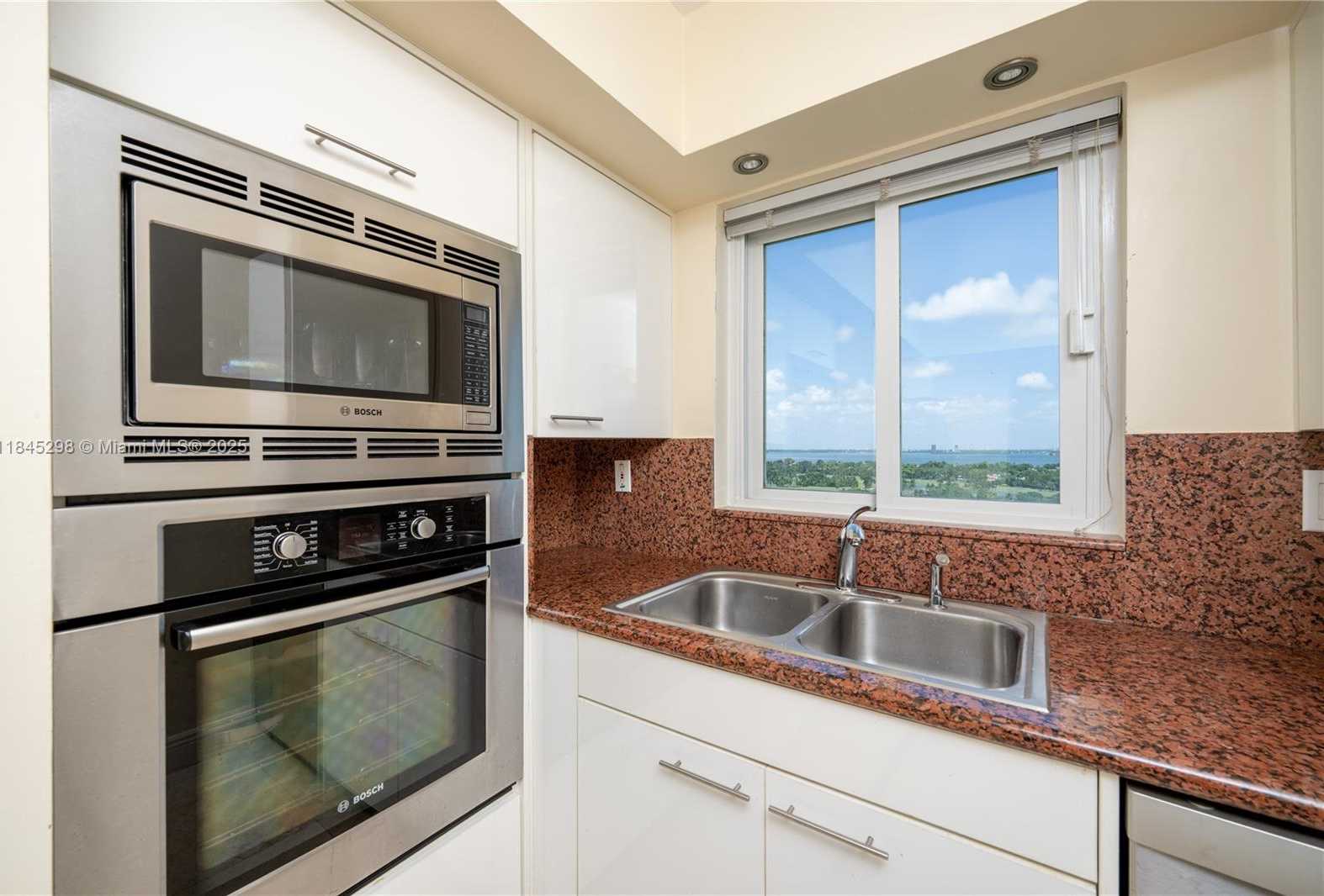 Small Image of 5900 COLLINS AVE #1701, Miami Beach Number 22