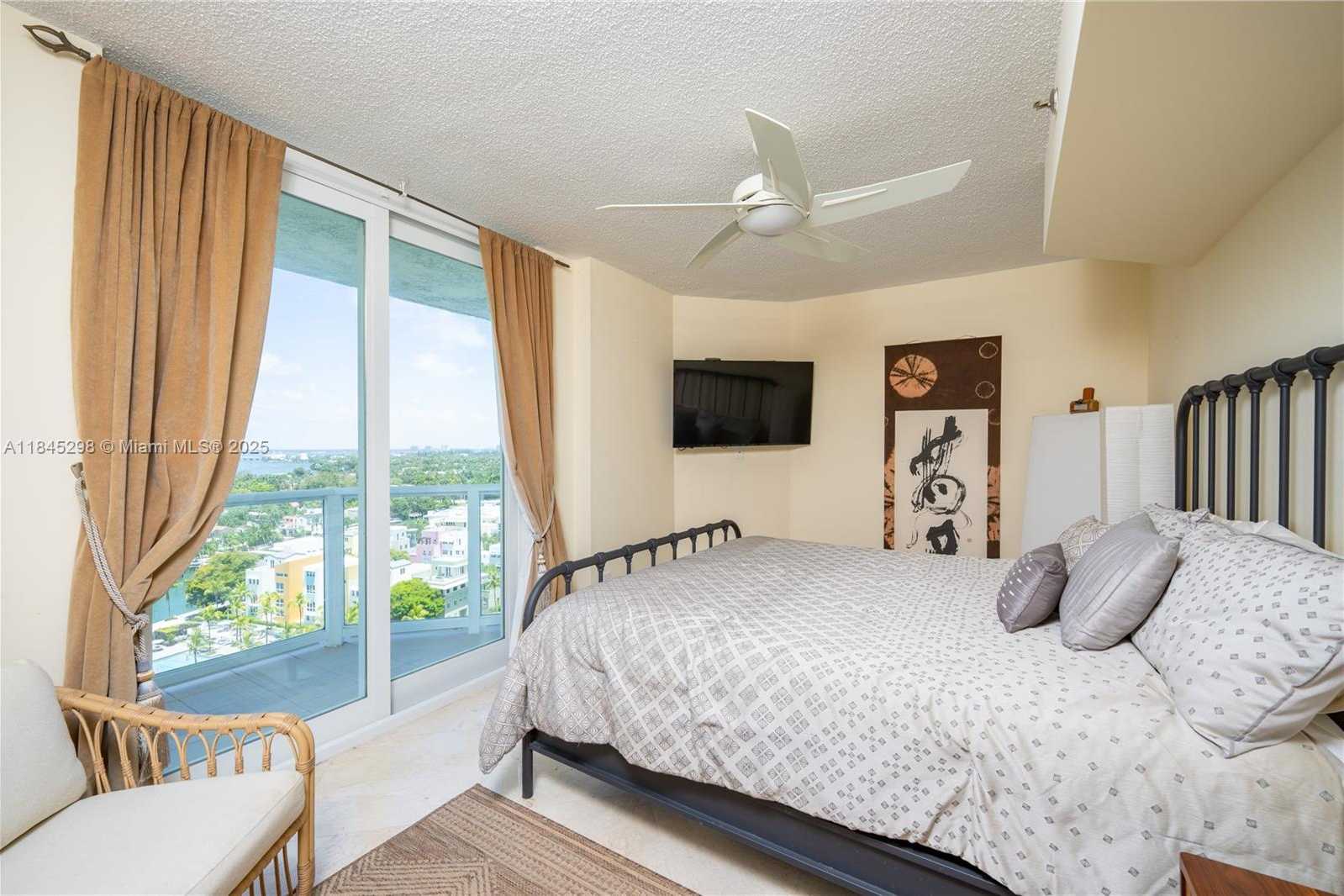Small Image of 5900 COLLINS AVE #1701, Miami Beach Number 23