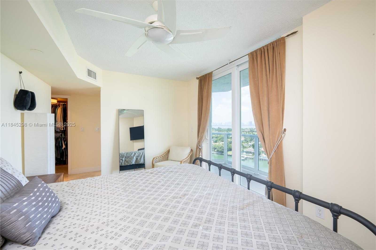 Small Image of 5900 COLLINS AVE #1701, Miami Beach Number 25