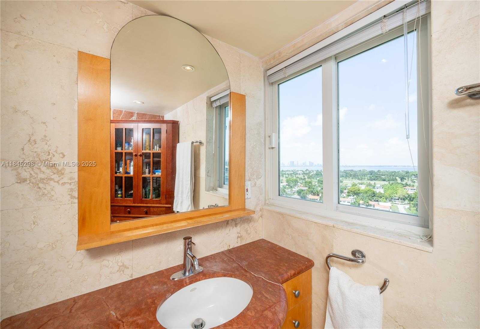 Small Image of 5900 COLLINS AVE #1701, Miami Beach Number 26