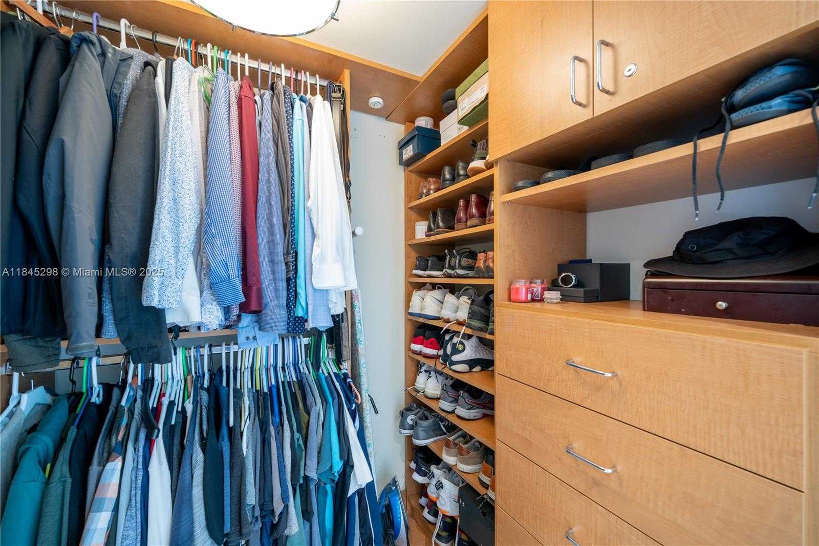 Small Image of 5900 COLLINS AVE #1701, Miami Beach Number 29