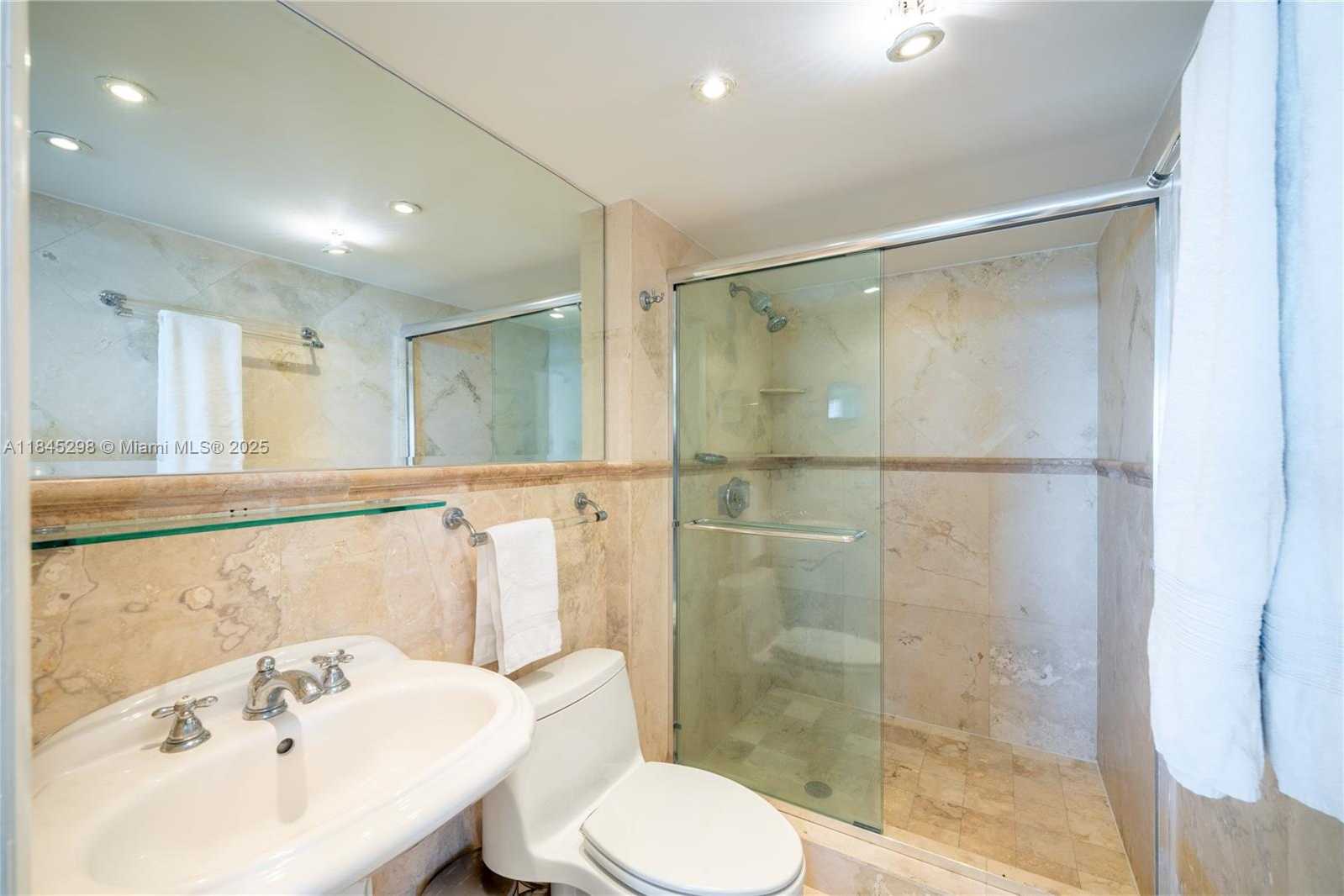 Small Image of 5900 COLLINS AVE #1701, Miami Beach Number 35
