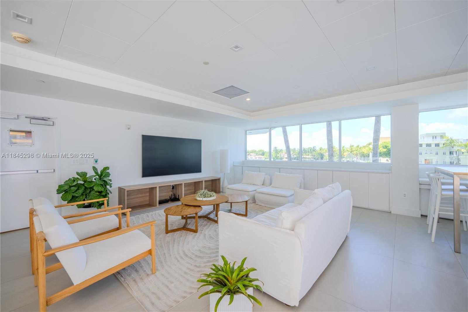 Small Image of 5900 COLLINS AVE #1701, Miami Beach Number 45