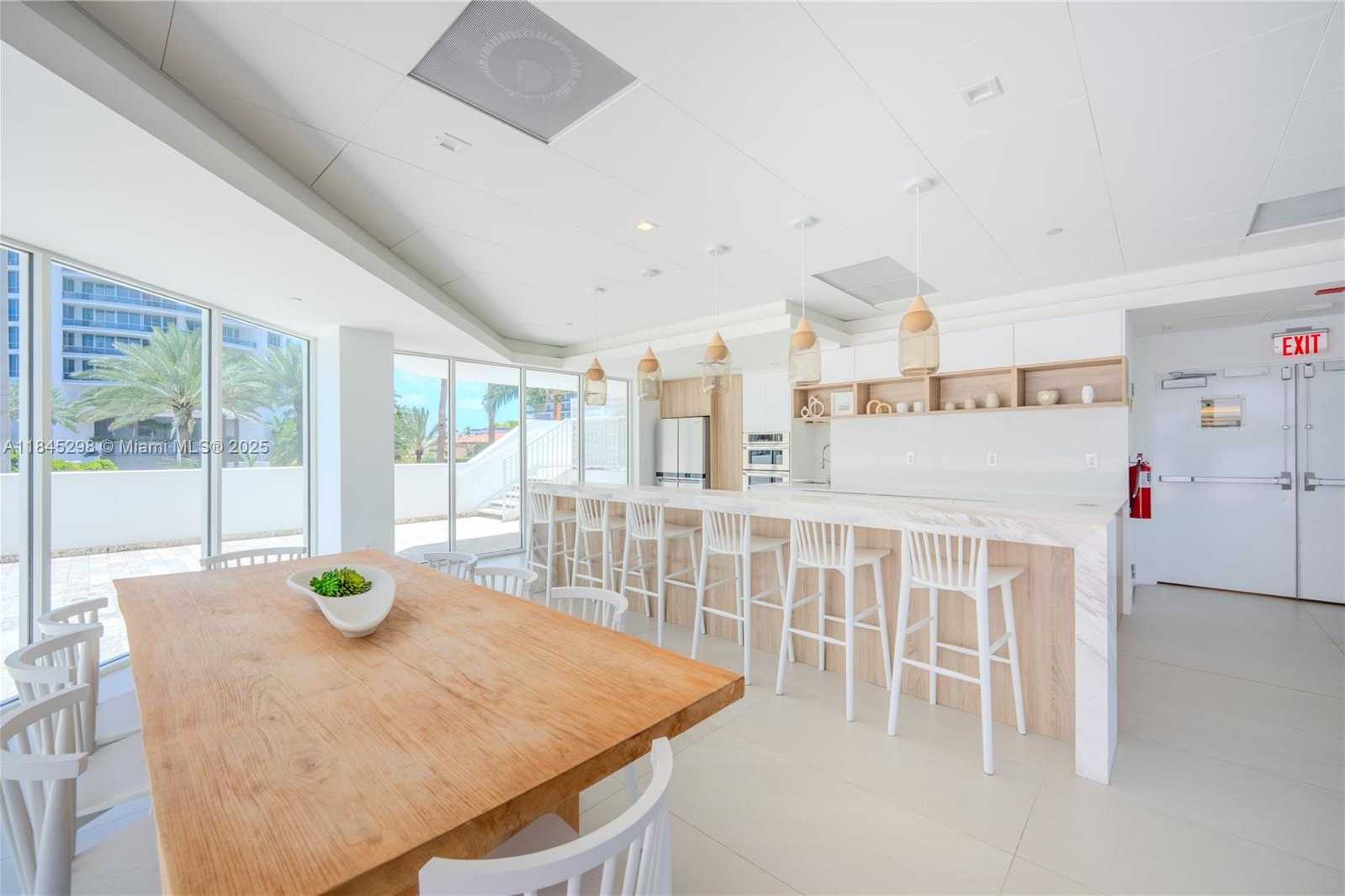 Small Image of 5900 COLLINS AVE #1701, Miami Beach Number 47