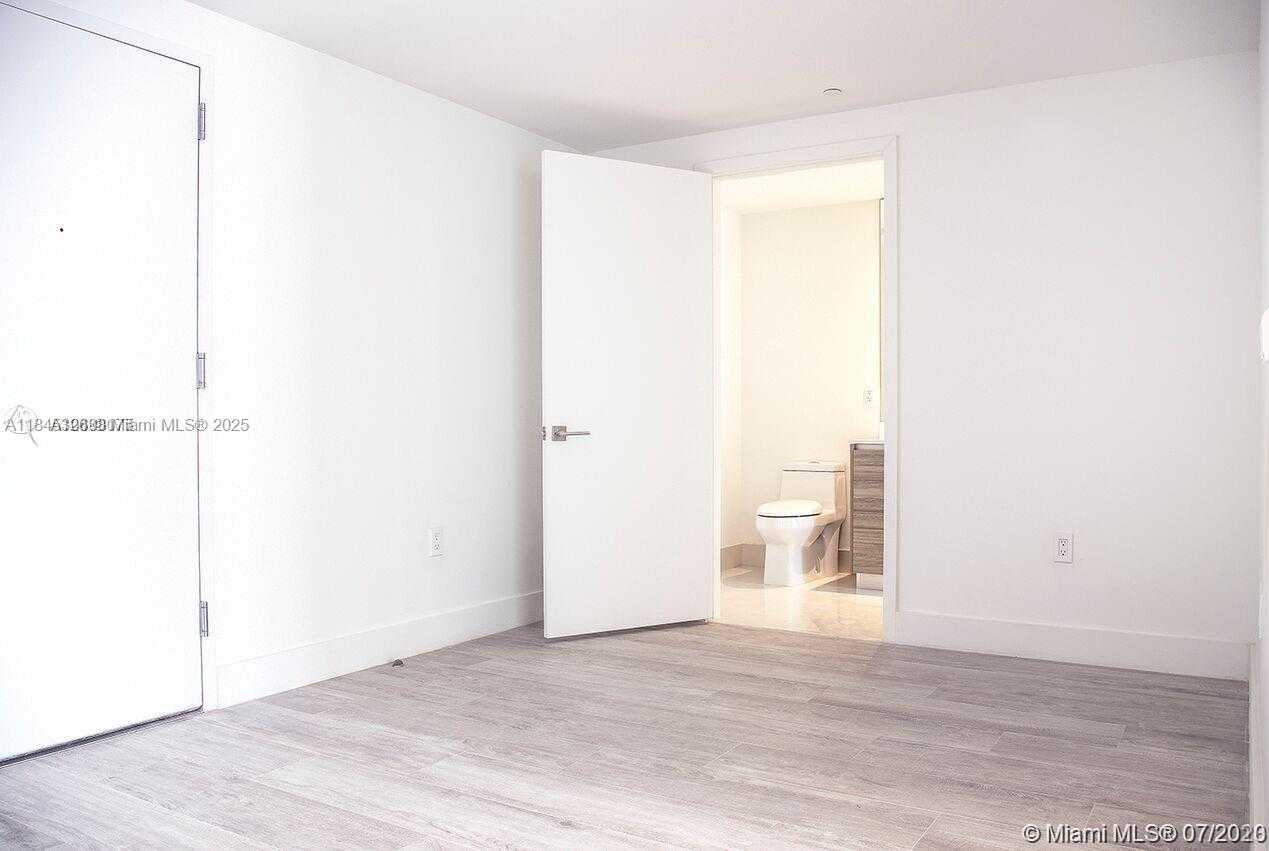 Small Image of 121 NORTH EAST 34TH ST #806, Miami Number 11