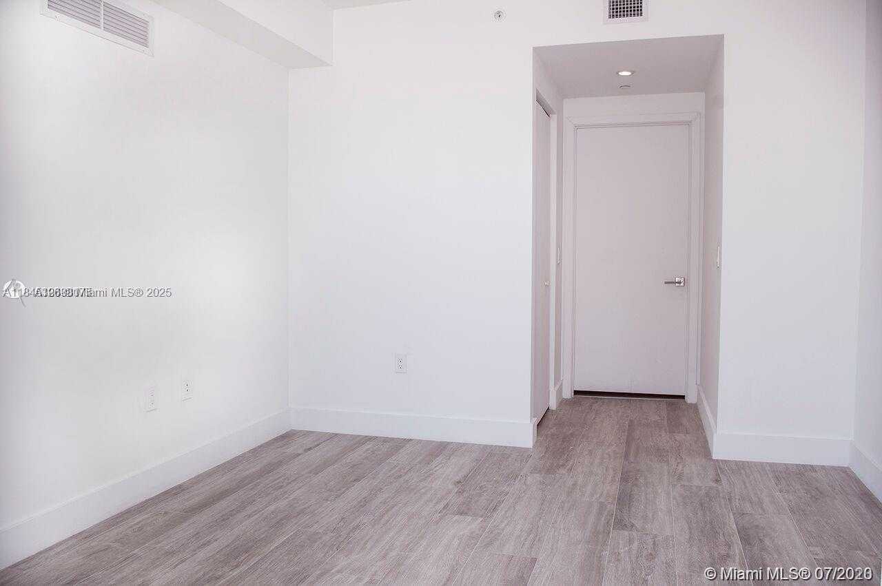 Small Image of 121 NORTH EAST 34TH ST #806, Miami Number 15