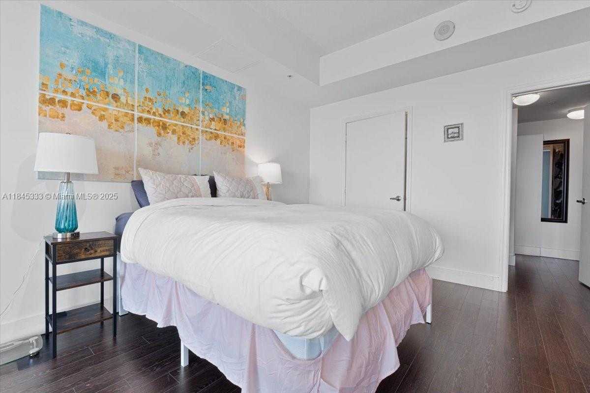 Small Image of 60 SOUTH WEST 13TH ST #3203, Miami Number 14