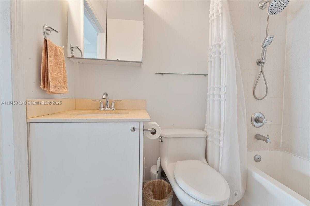 Small Image of 60 SOUTH WEST 13TH ST #3203, Miami Number 15