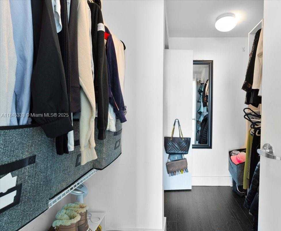 Small Image of 60 SOUTH WEST 13TH ST #3203, Miami Number 17