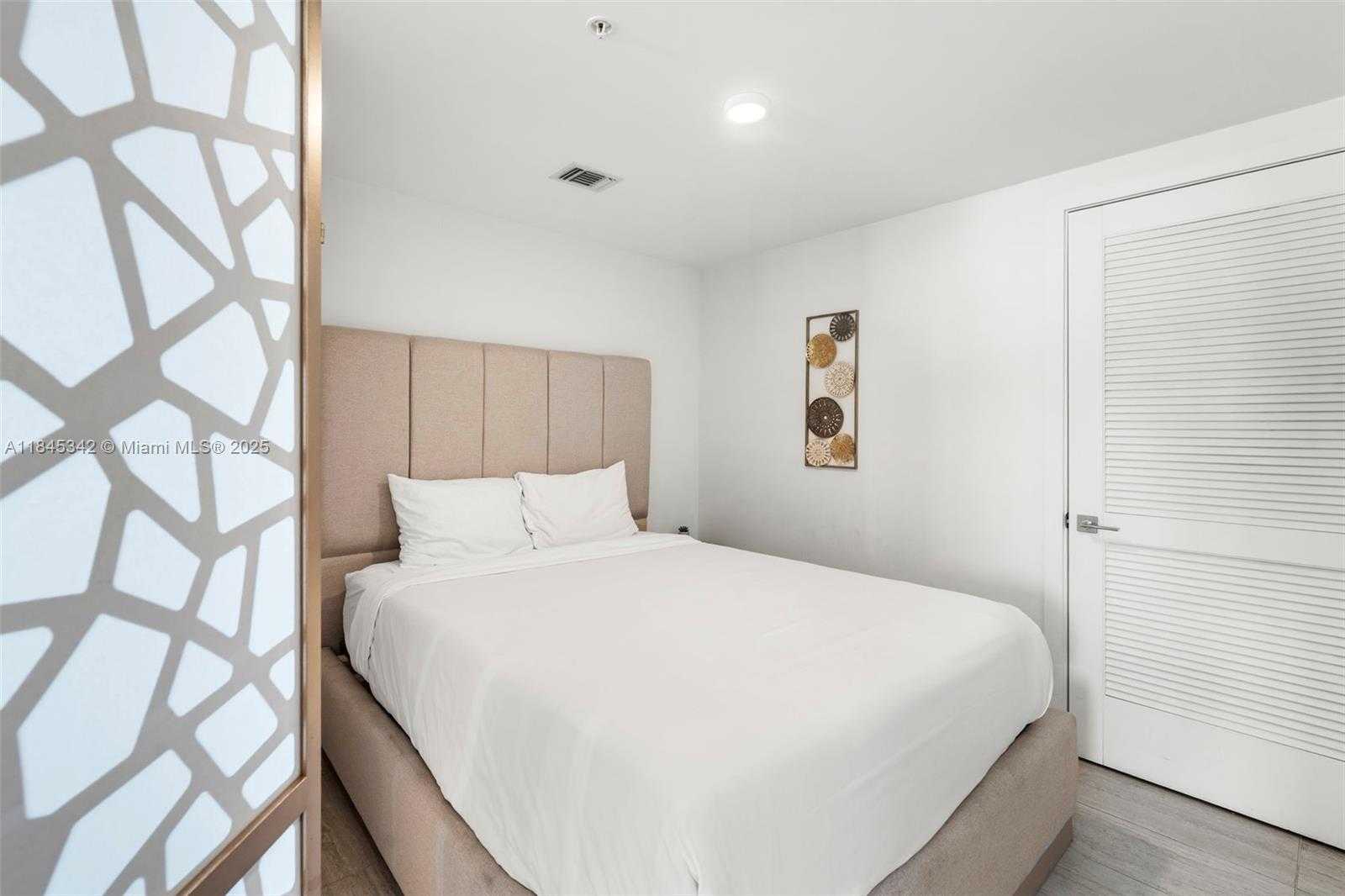 Small Image of 3900 BISCAYNE BLVD #S-400, Miami Number 32