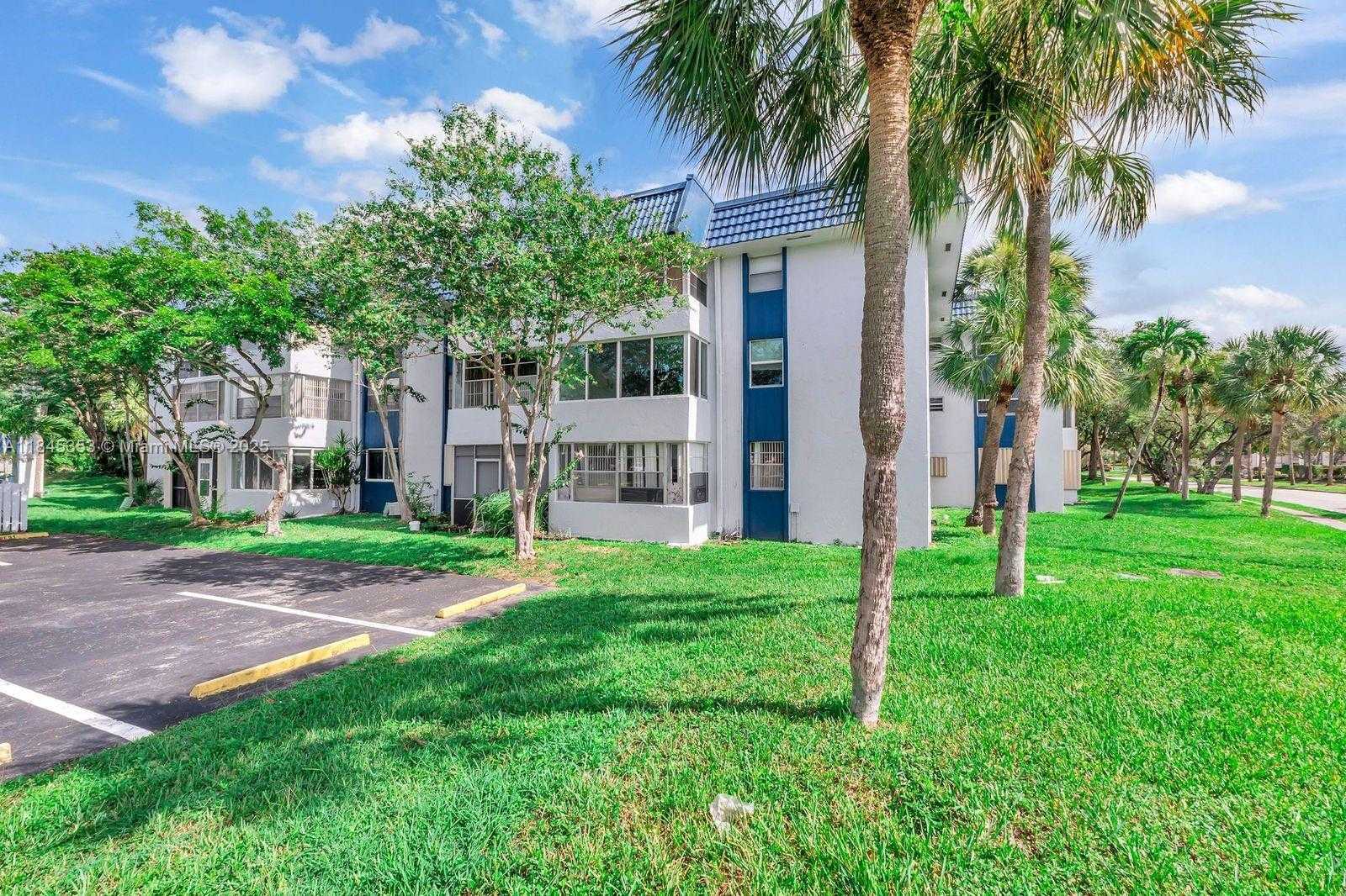 Small Image of 3080 HOLIDAY SPRINGS BLVD #207, Margate Number 12