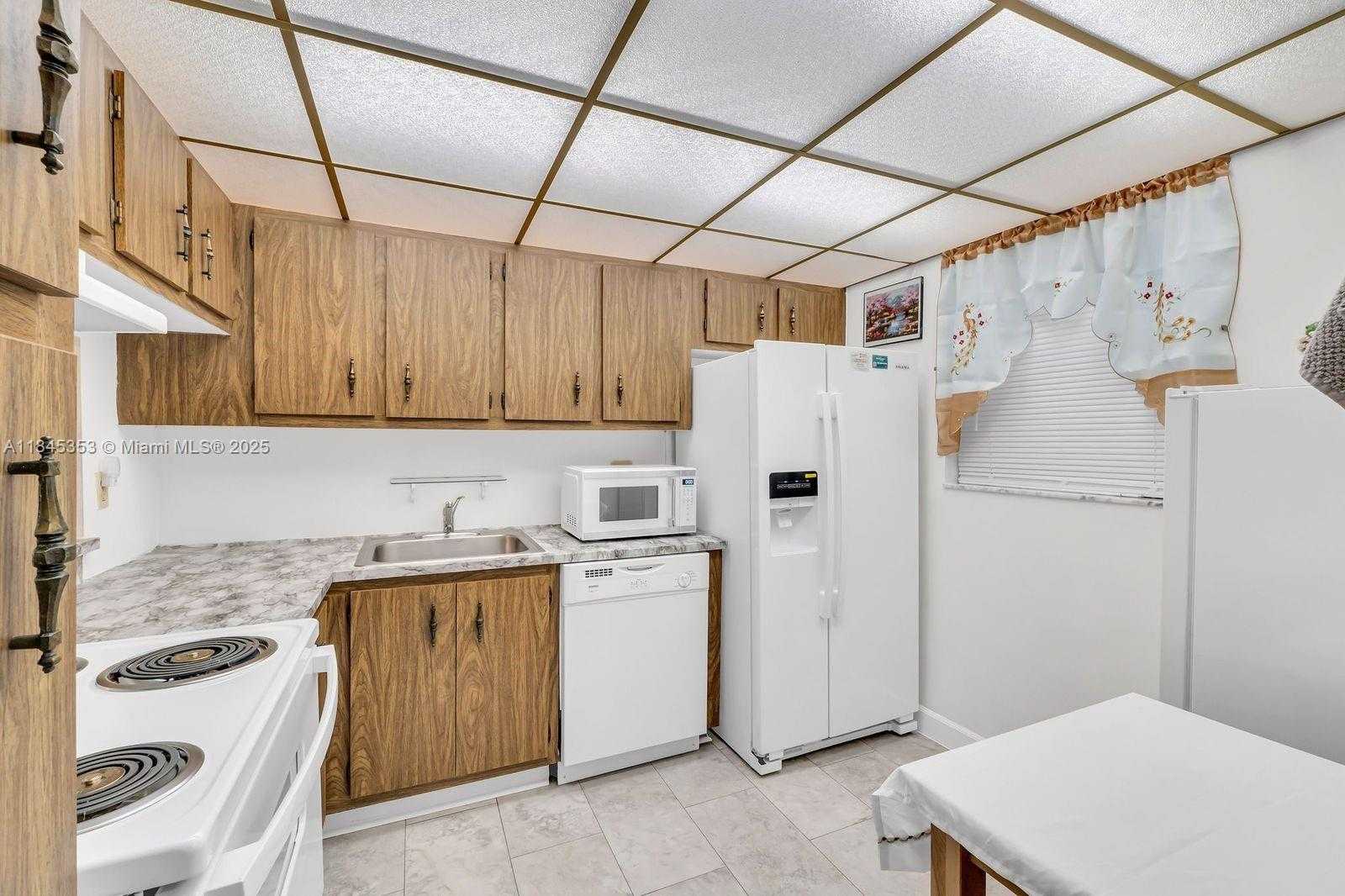 Small Image of 3080 HOLIDAY SPRINGS BLVD #207, Margate Number 6