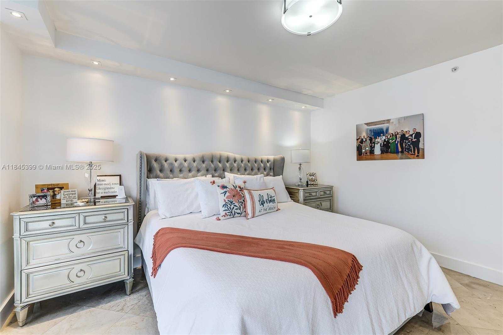 Small Image of 4775 COLLINS AVE #1704, Miami Beach Number 21