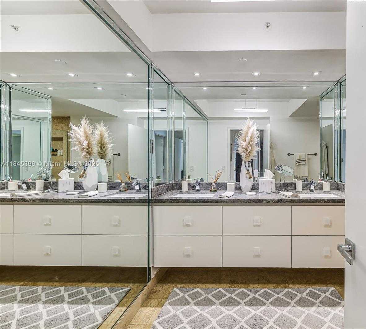 Small Image of 4775 COLLINS AVE #1704, Miami Beach Number 24