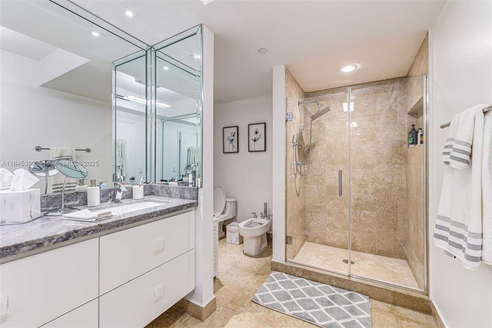 Small Image of 4775 COLLINS AVE #1704, Miami Beach Number 25