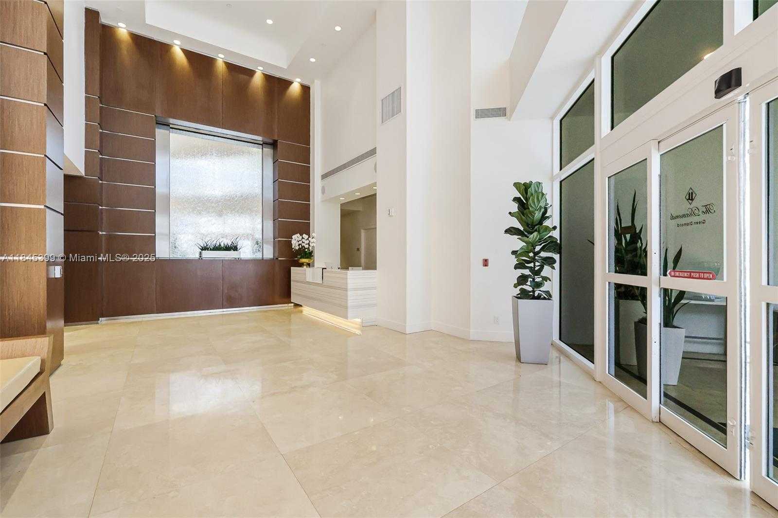 Small Image of 4775 COLLINS AVE #1704, Miami Beach Number 36