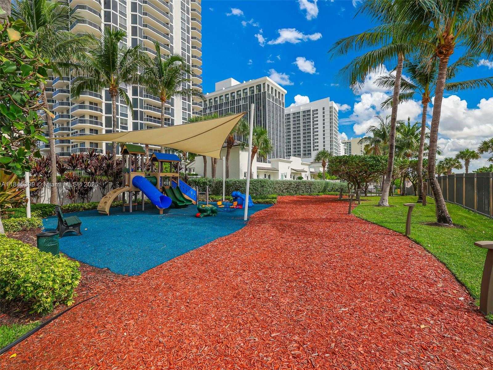 Small Image of 4775 COLLINS AVE #1704, Miami Beach Number 43