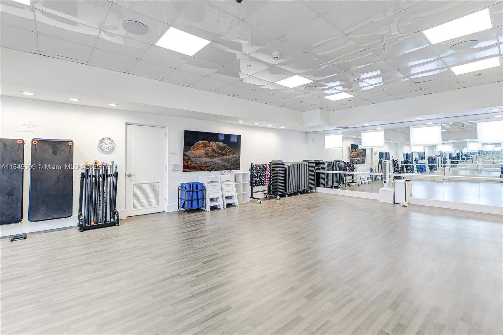 Small Image of 4775 COLLINS AVE #1704, Miami Beach Number 59
