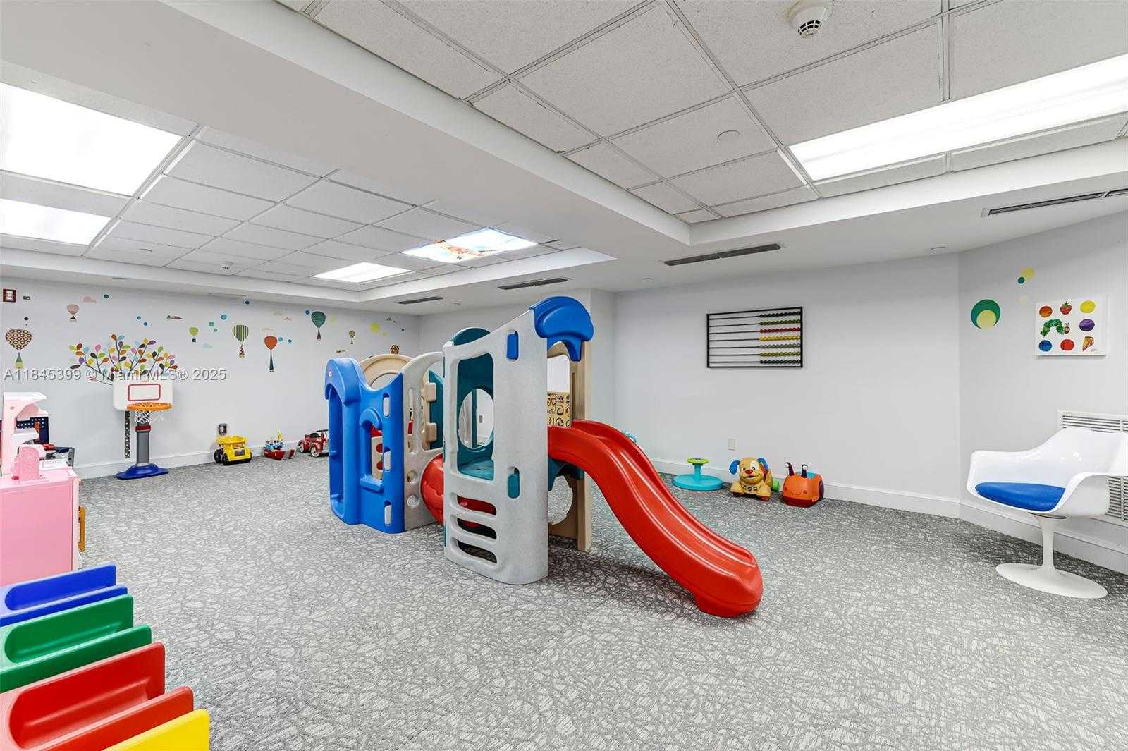Small Image of 4775 COLLINS AVE #1704, Miami Beach Number 61