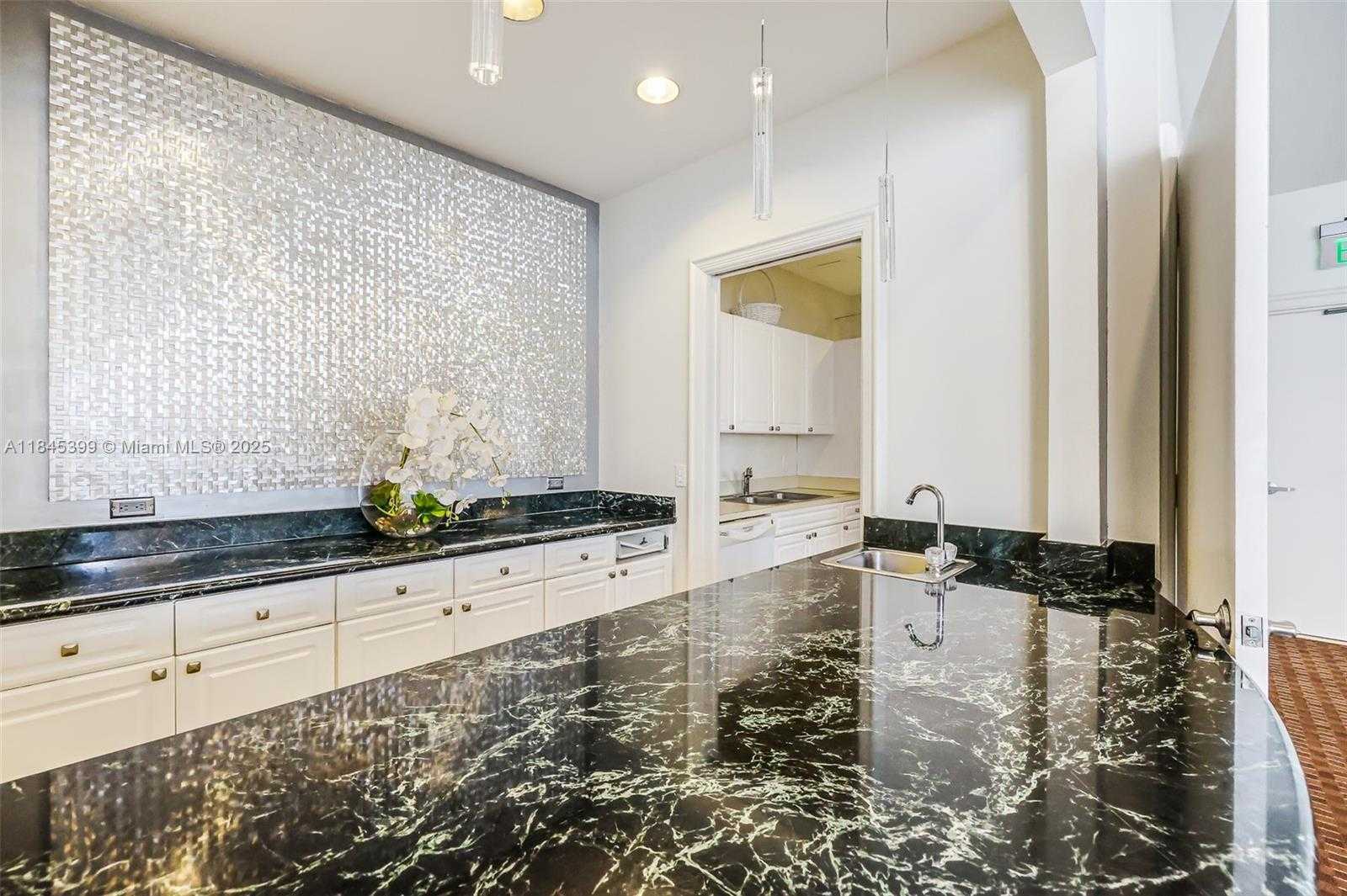 Small Image of 4775 COLLINS AVE #1704, Miami Beach Number 69