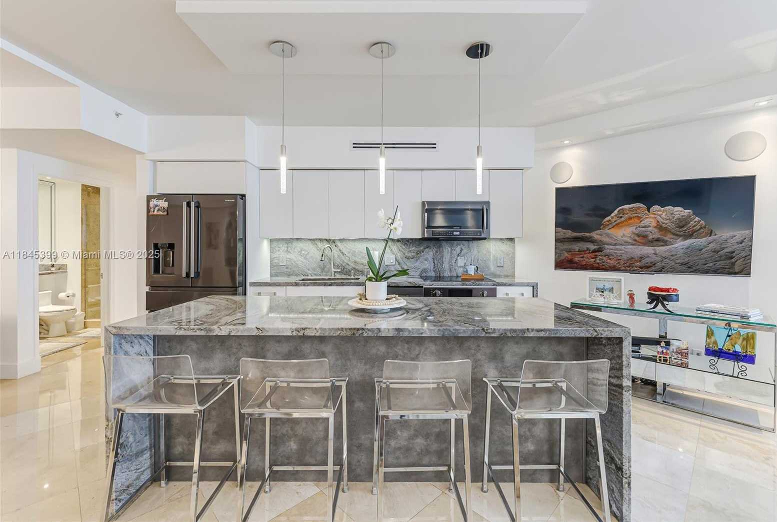 Small Image of 4775 COLLINS AVE #1704, Miami Beach Number 9