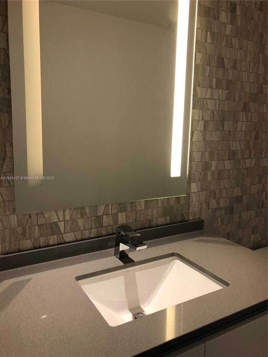 Small Image of 88 SOUTH WEST 7TH ST #2305, Miami Number 30
