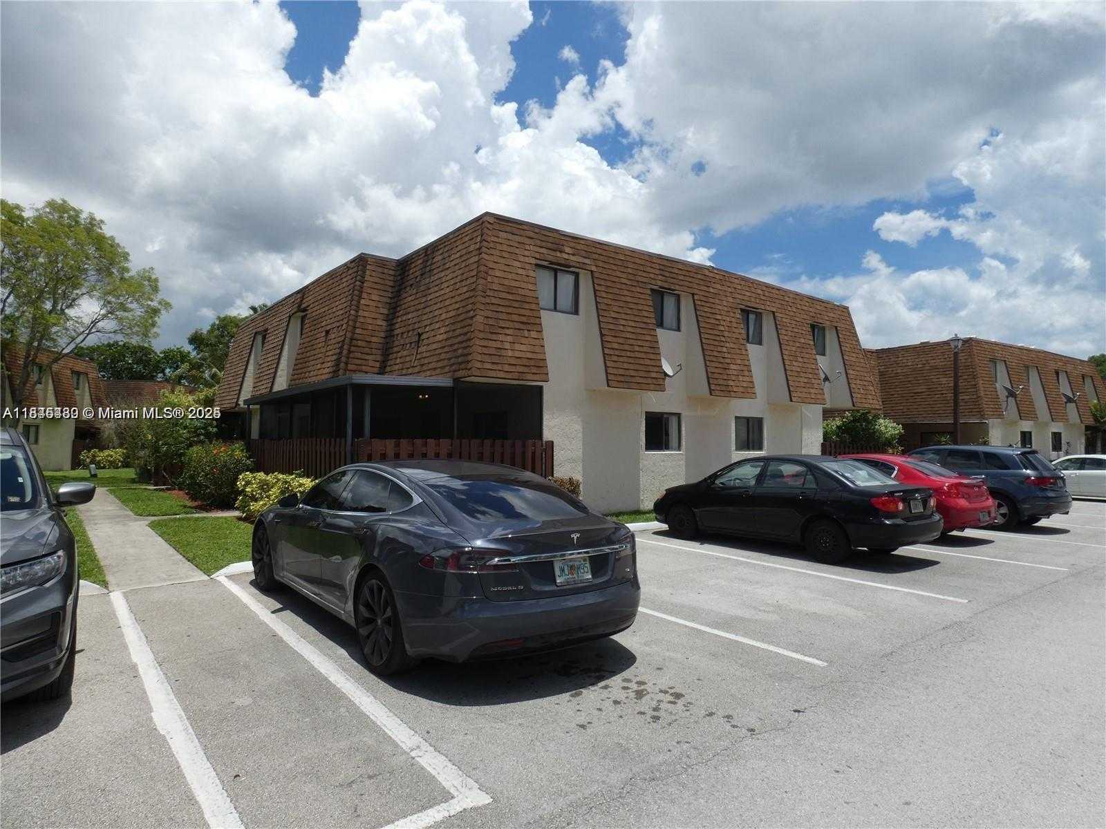 Small Image of 109 SAN REMO BLVD, North Lauderdale Number 2