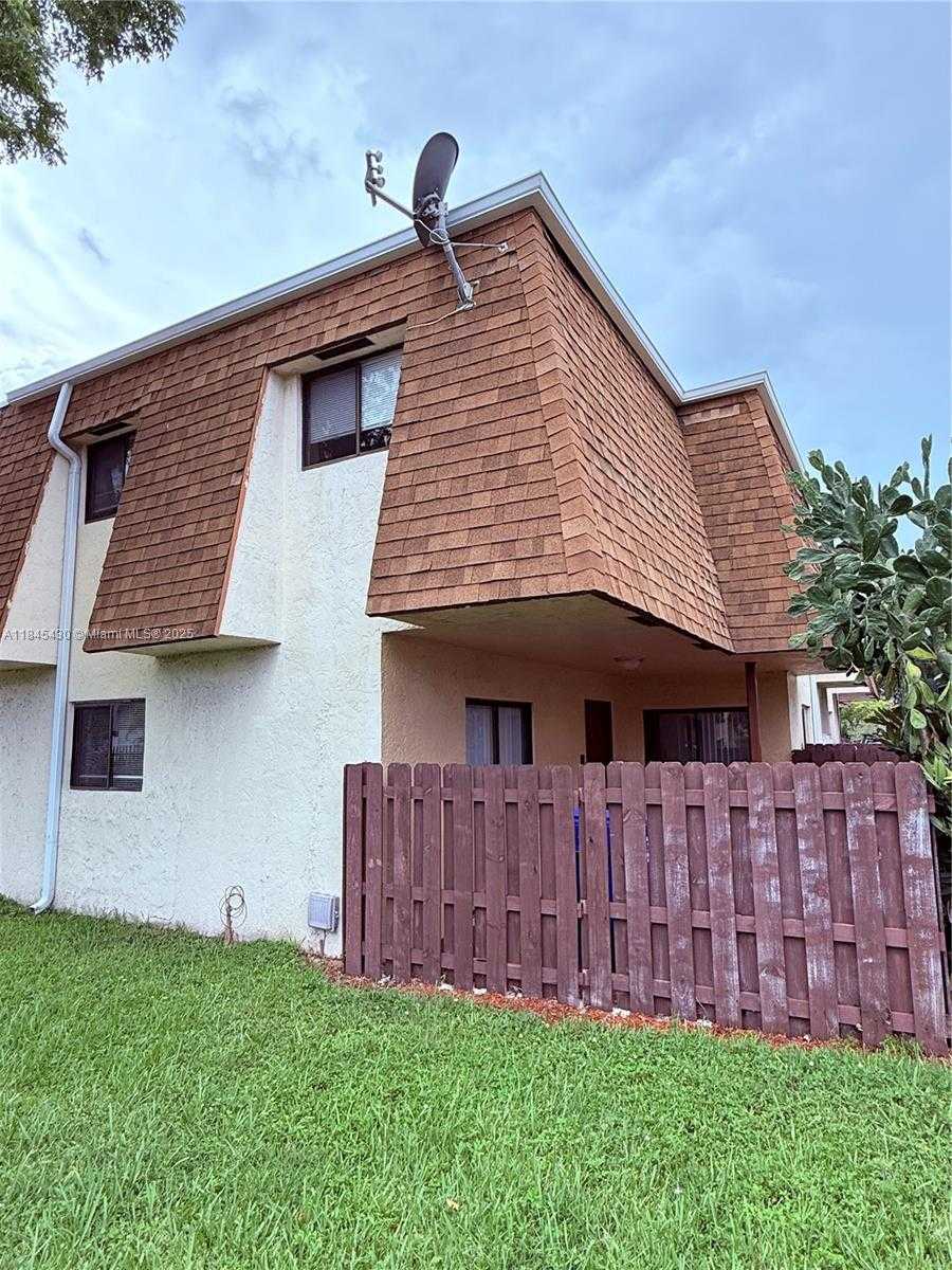 Small Image of 109 SAN REMO BLVD, North Lauderdale Number 29
