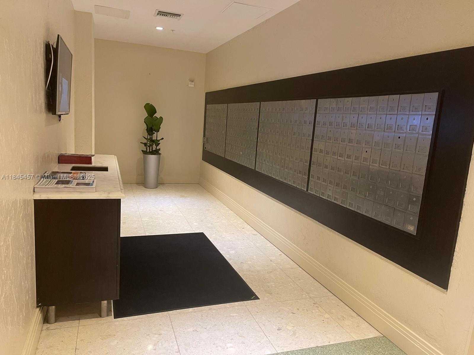 Small Image of 3901 SOUTH OCEAN DR #3U, Hollywood Number 14