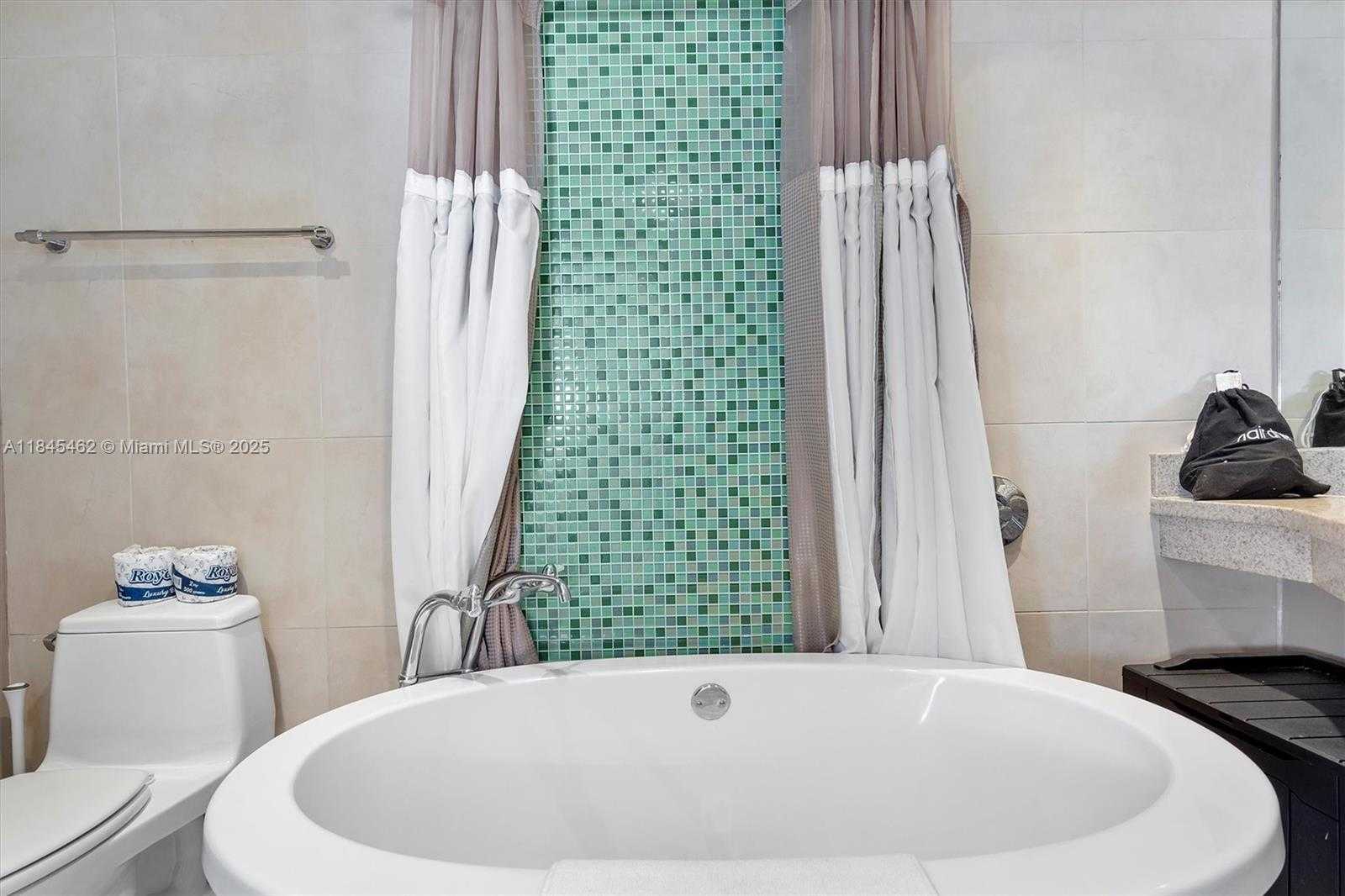 Small Image of 1024 OCEAN DR #A207, Miami Beach Number 15