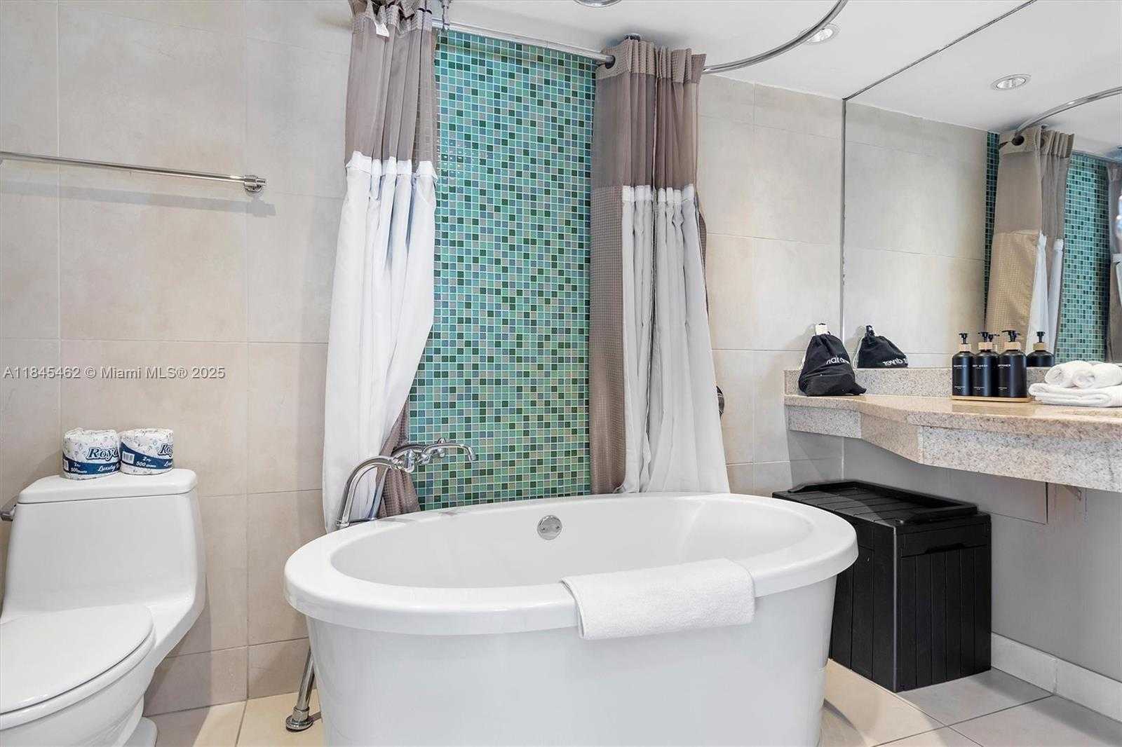 Small Image of 1024 OCEAN DR #A207, Miami Beach Number 16
