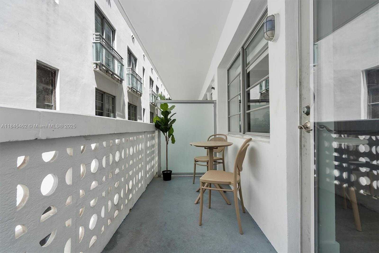 Small Image of 1024 OCEAN DR #A207, Miami Beach Number 17
