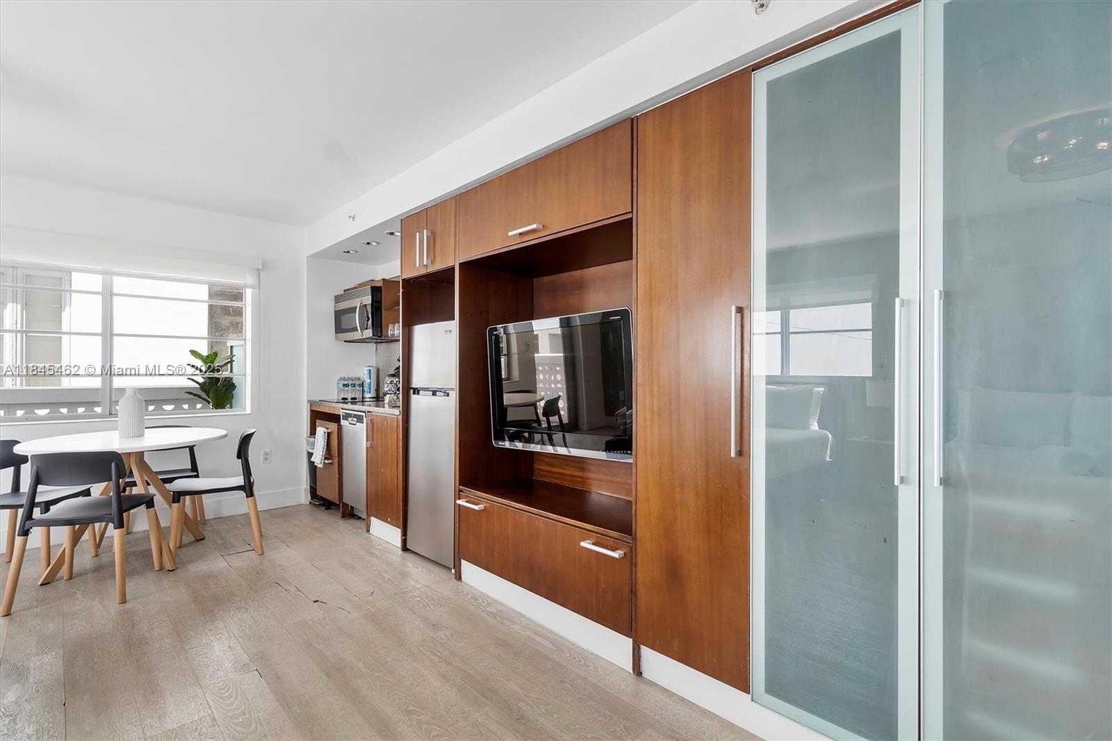 Small Image of 1024 OCEAN DR #A207, Miami Beach Number 8