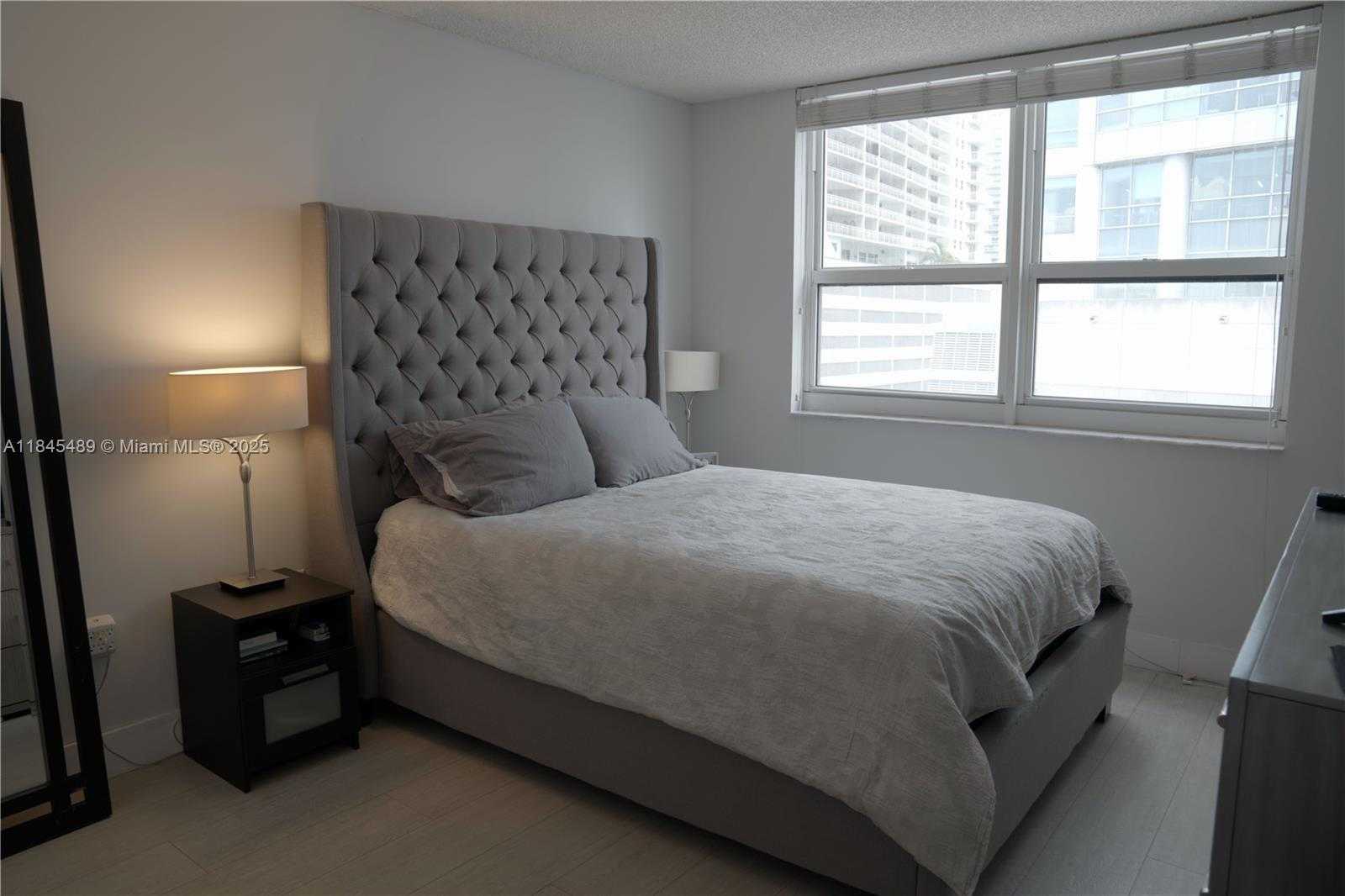 Small Image of 1155 BRICKELL BAY DR #902, Miami Number 12