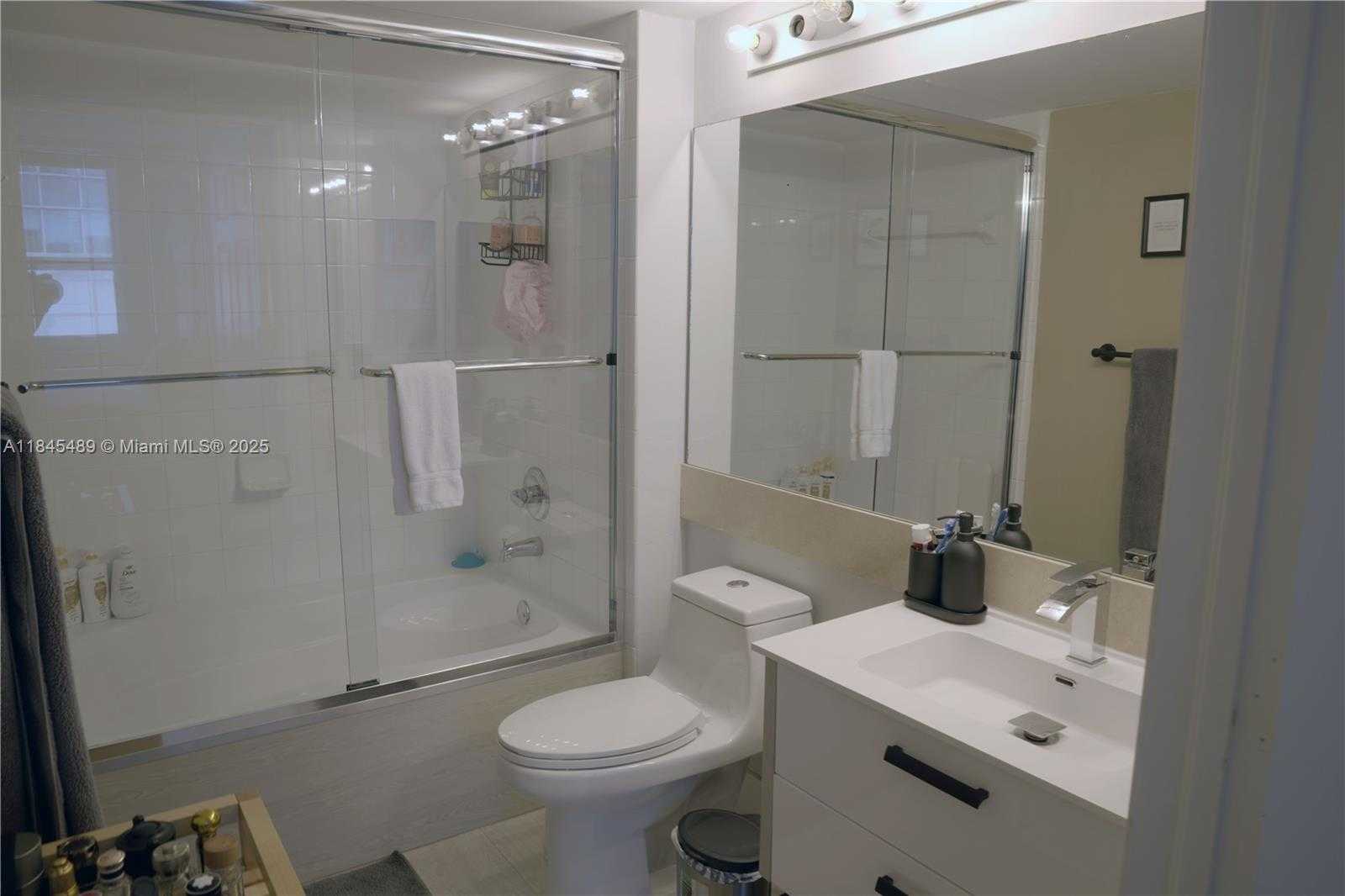 Small Image of 1155 BRICKELL BAY DR #902, Miami Number 15