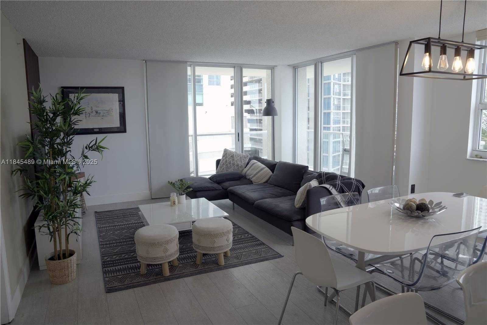 Small Image of 1155 BRICKELL BAY DR #902, Miami Number 16