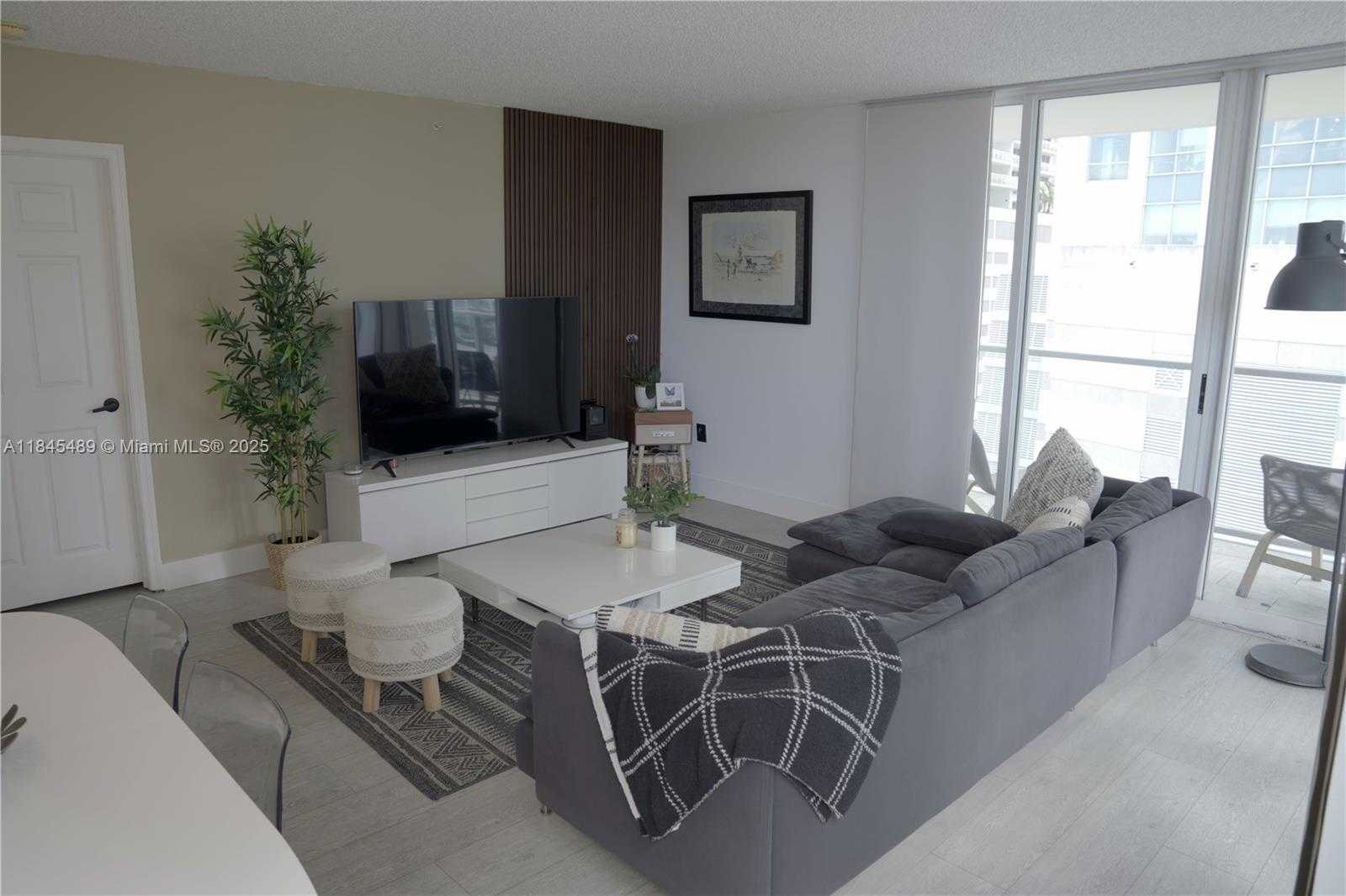 Small Image of 1155 BRICKELL BAY DR #902, Miami Number 2