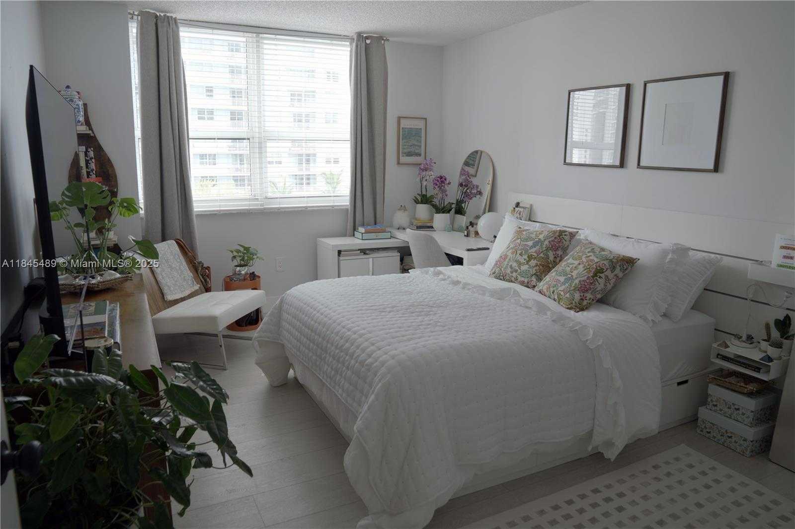 Small Image of 1155 BRICKELL BAY DR #902, Miami Number 21