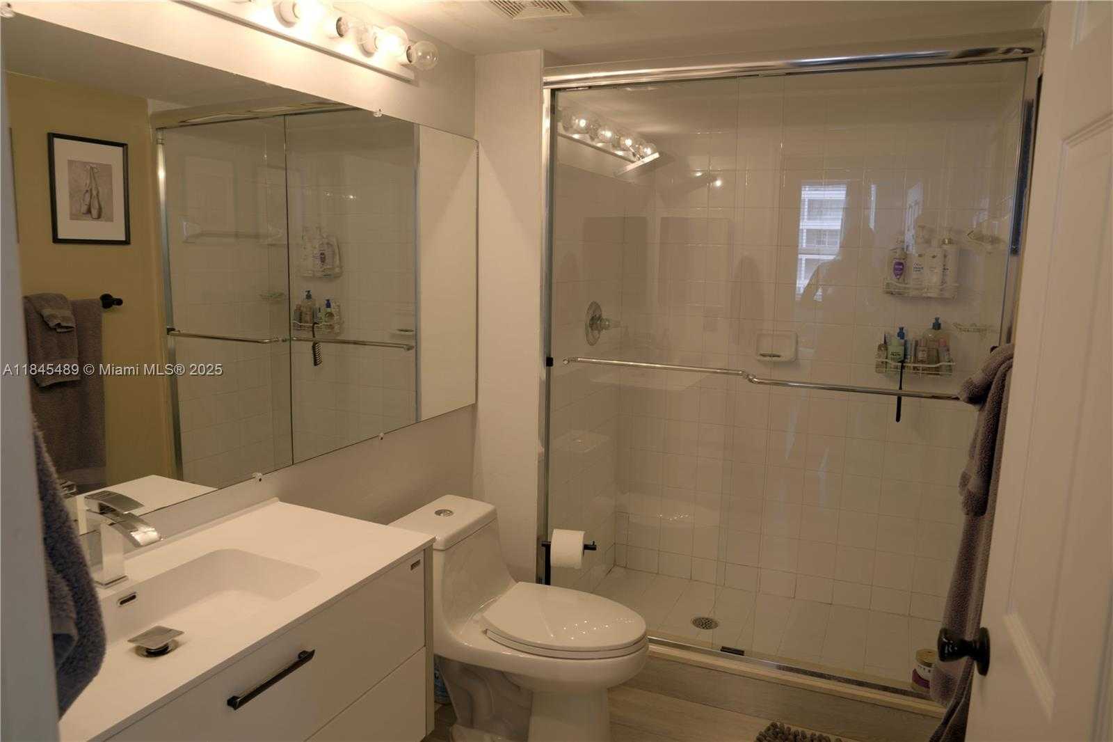 Small Image of 1155 BRICKELL BAY DR #902, Miami Number 23