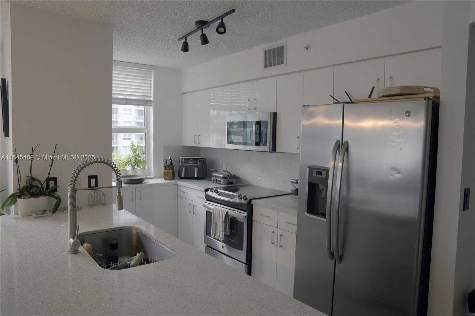 Small Image of 1155 BRICKELL BAY DR #902, Miami Number 5