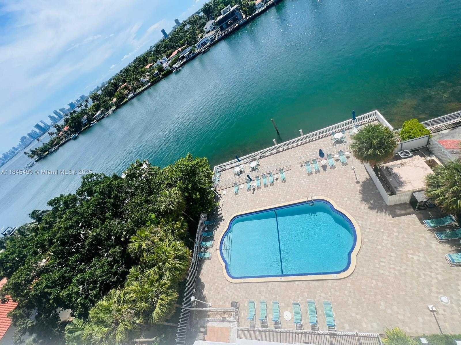 Small Image of 1455 NORTH TREASURE DR #PH-G, North Bay Village Number 23