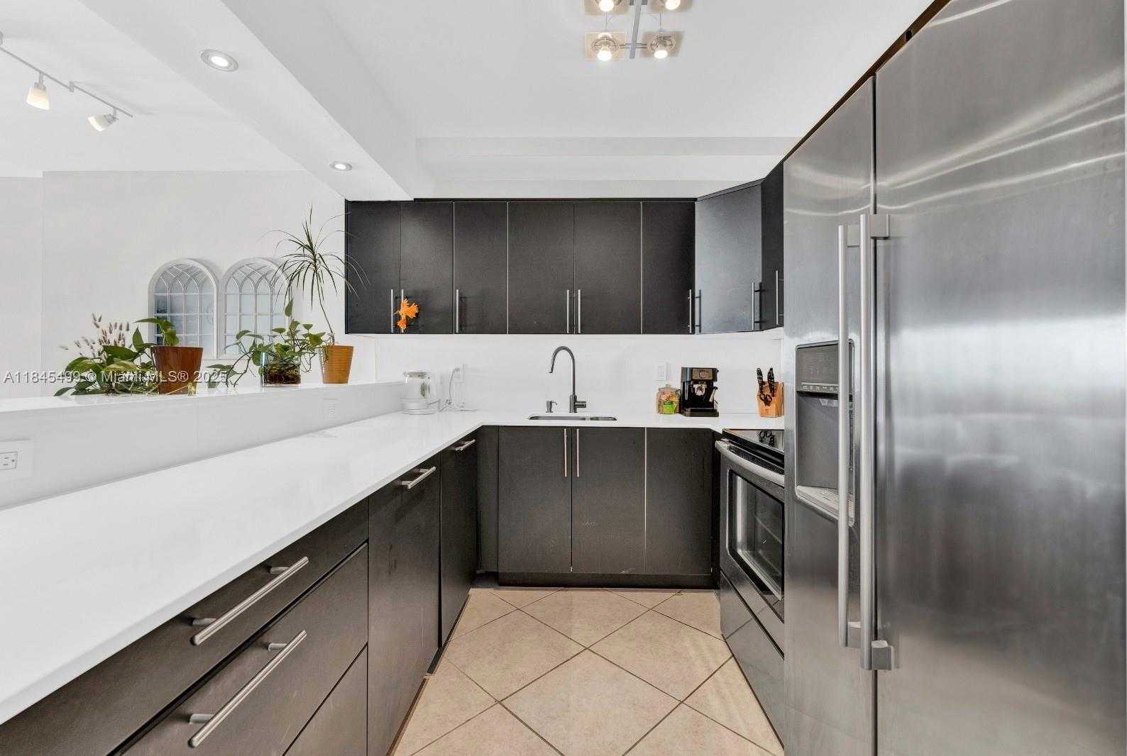 Small Image of 1455 NORTH TREASURE DR #PH-G, North Bay Village Number 3