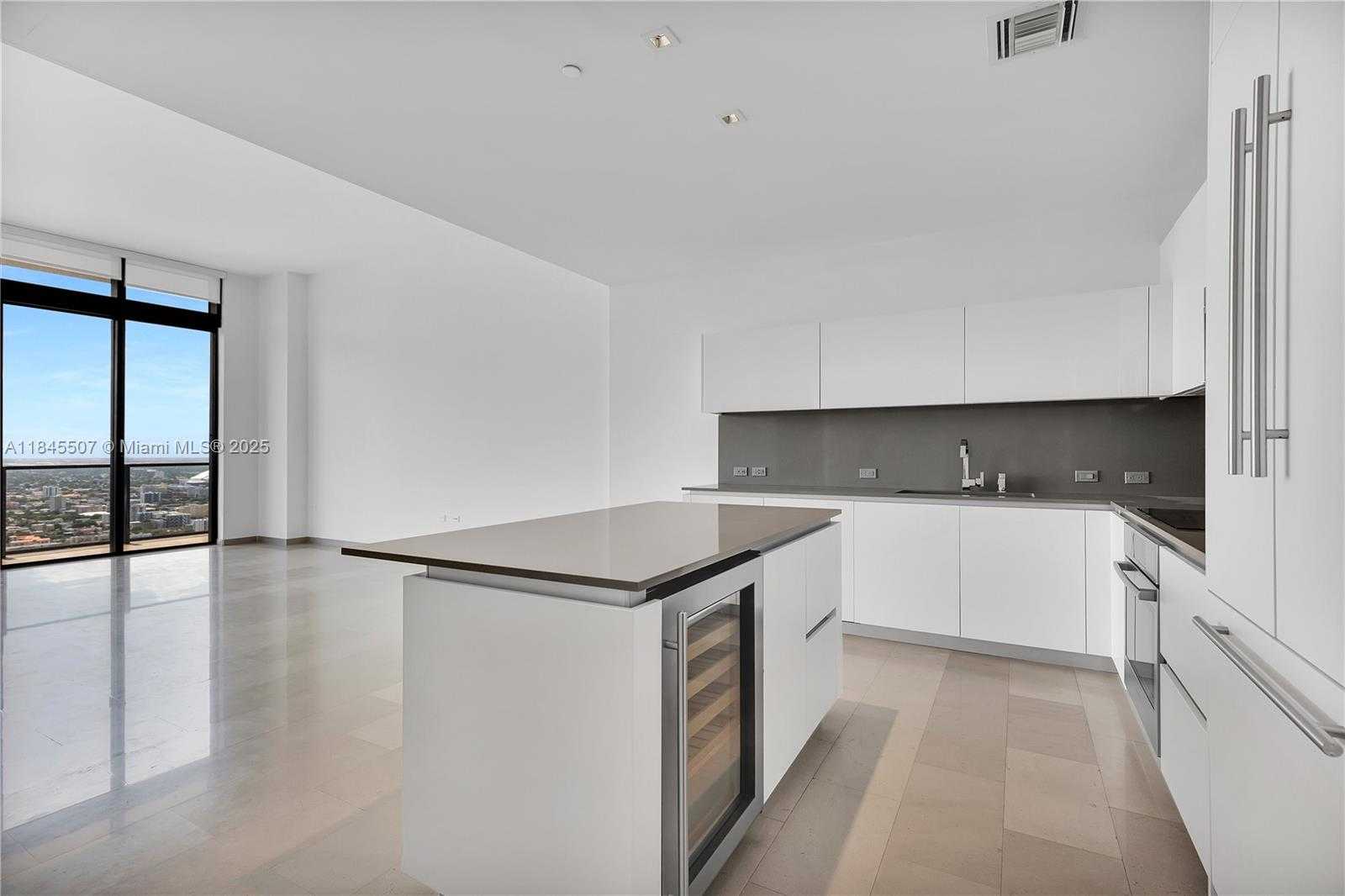 Small Image of 68 SOUTH EAST 6TH ST #4110, Miami Number 2