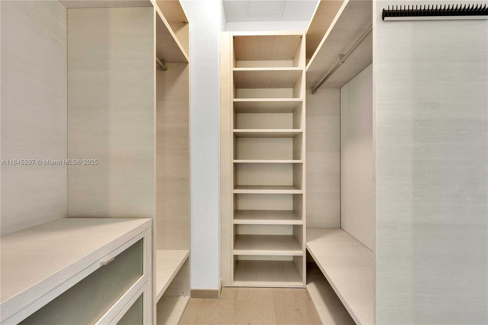 Small Image of 68 SOUTH EAST 6TH ST #4110, Miami Number 22