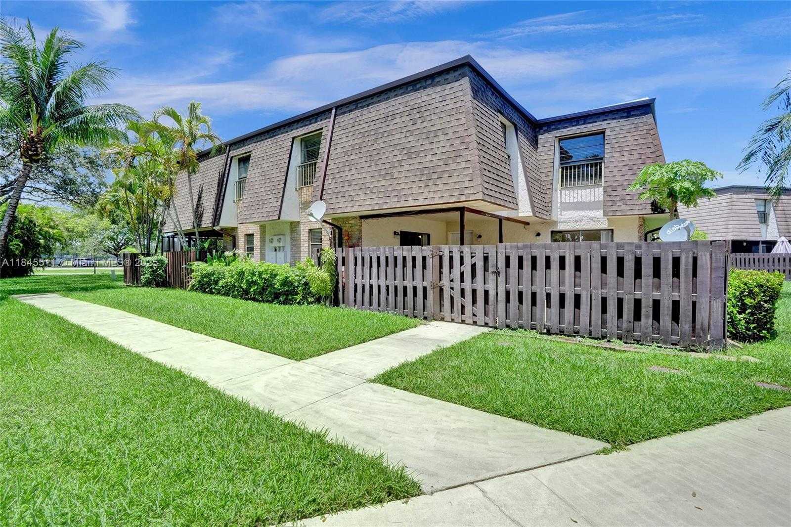 Small Image of 2560 NORTH WEST 99TH AVE, Coral Springs Number 57