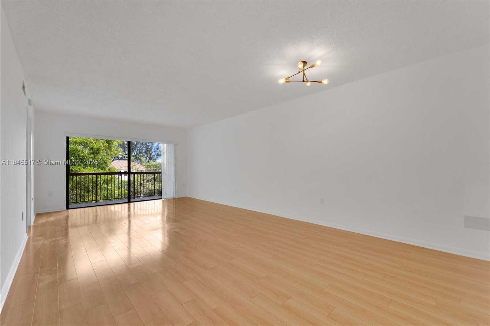 Small Image of 10227 NORTH WEST 9TH ST CIR #304-3, Miami Number 5