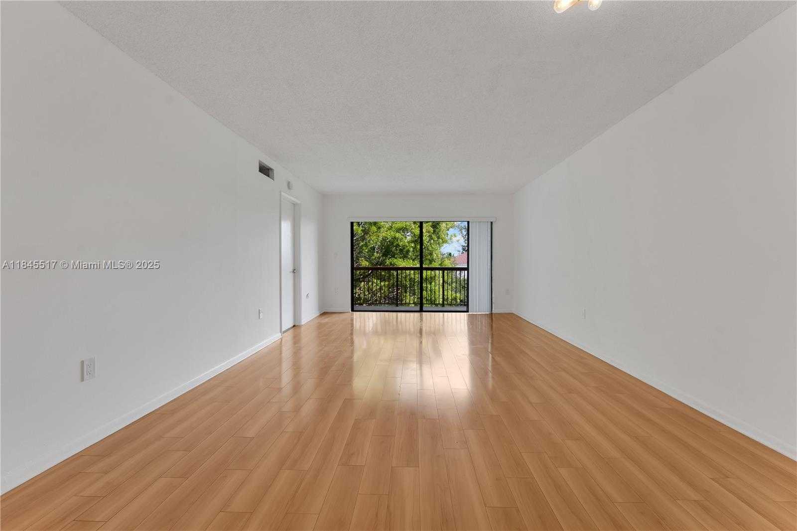 Small Image of 10227 NORTH WEST 9TH ST CIR #304-3, Miami Number 7