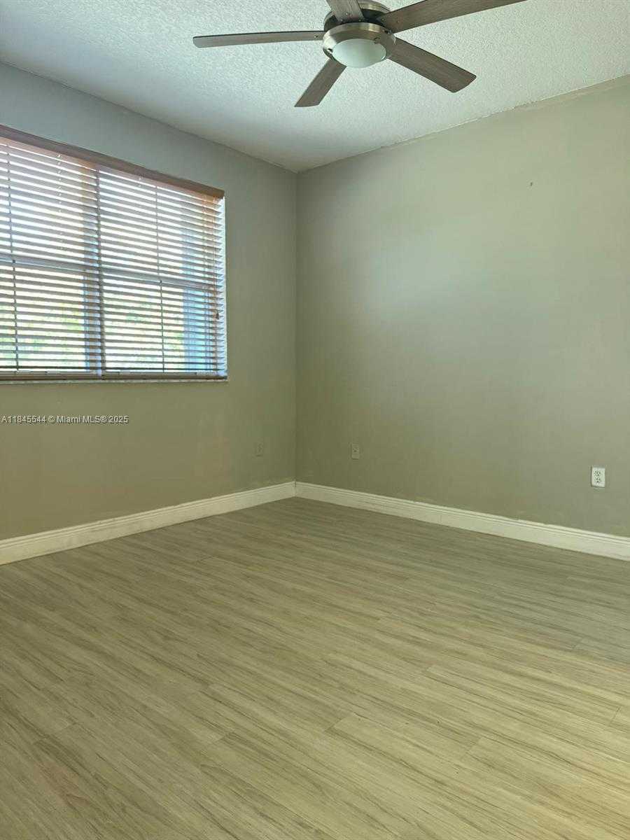 Small Image of 6320 NORTH WEST 114TH AVE #1223, Doral Number 4